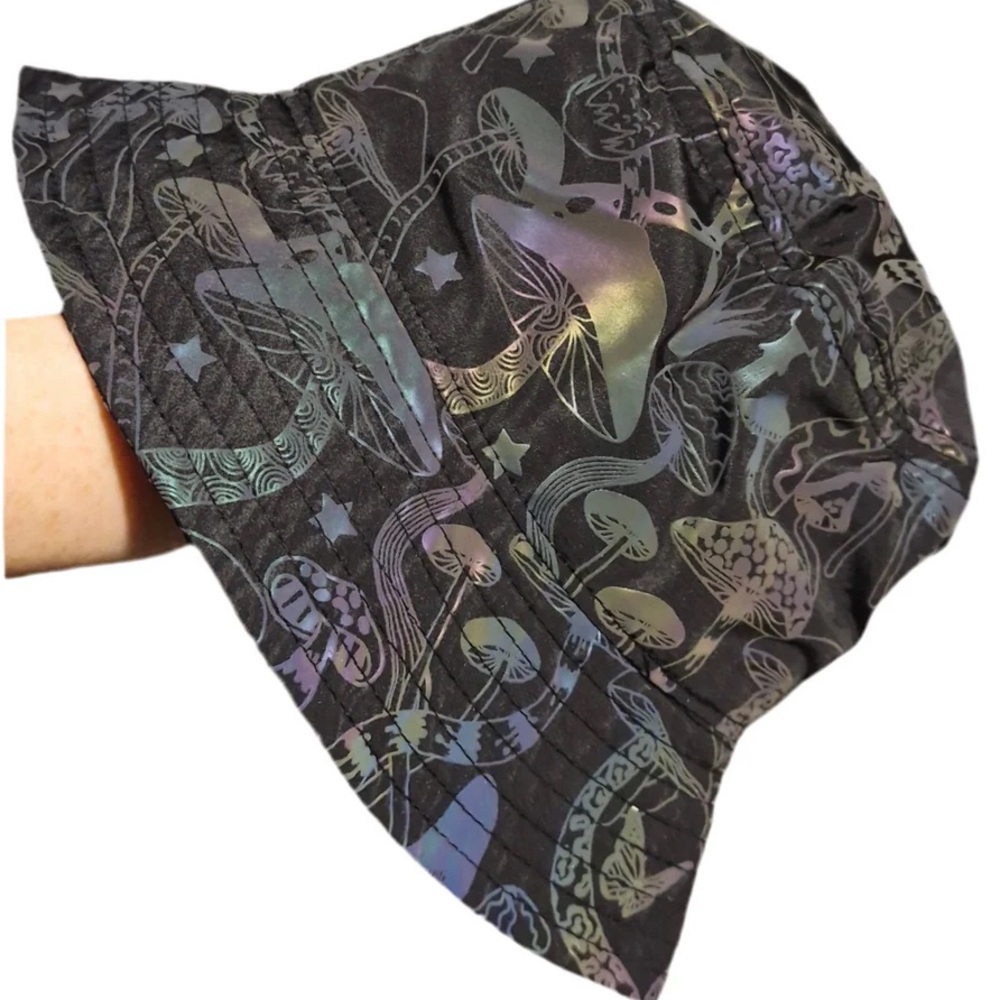 DOLLS KILL REFLECTIVE MUSHROOM BUCKET HAT